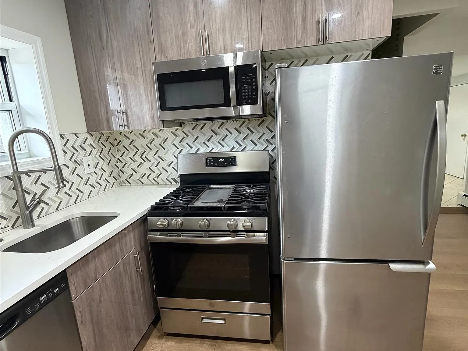 1 bed, 1.0 bath, $1,700 — Photo 2