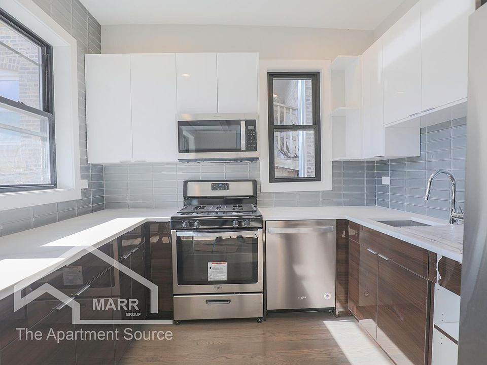 1st image of 1122 N Oakley Blvd #3