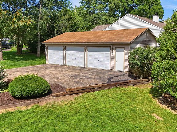 4th image of 916 W Giles Ln