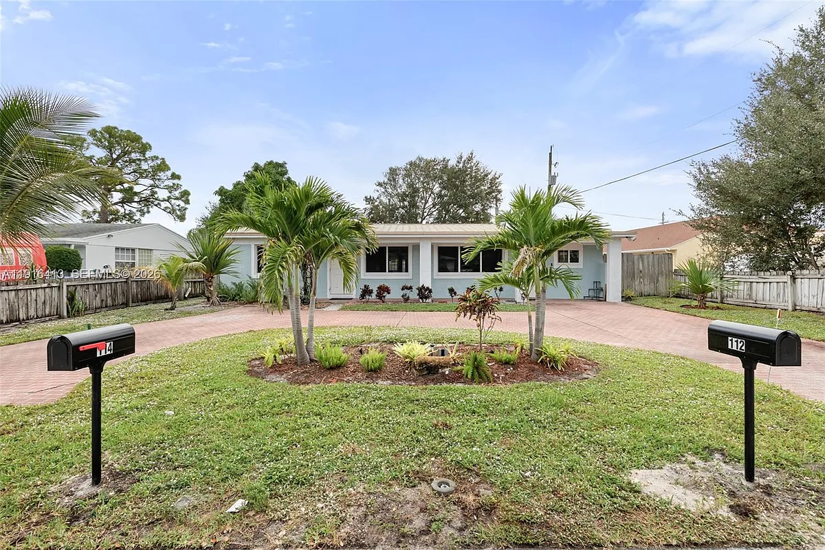 Photo 2 of 14 - 112 Milton St #112 - Lantana, FL Building Photo - 112 Milton St #112