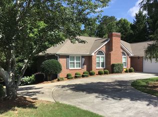 3120 Lakecrest Dr, Dacula, GA 30019