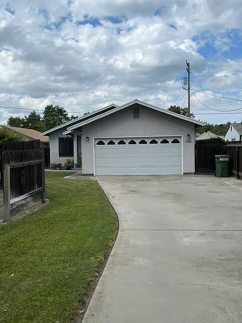 Building Photo - 1431 Cahill Ave
