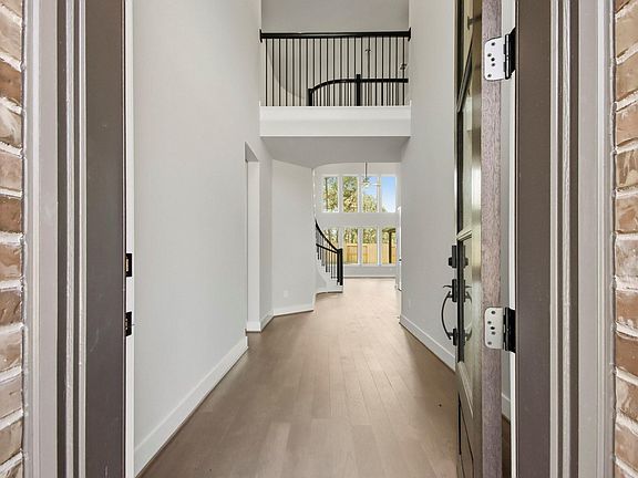3rd image of 9450 Pacific Crest Ct