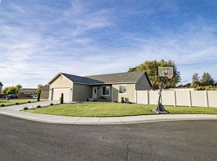 635 Andrea Ct, Grandview, WA 98930