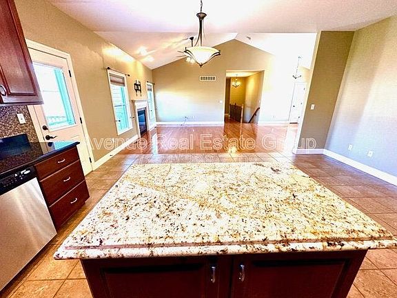 5th image of 304 Dalton Ct