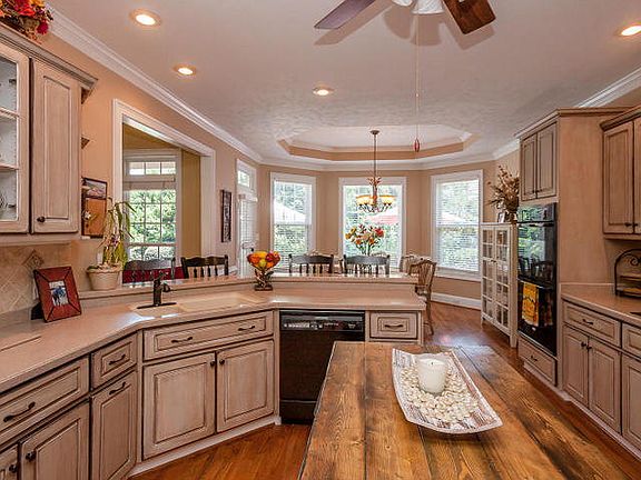 4th image of 303 Long Cove Ct