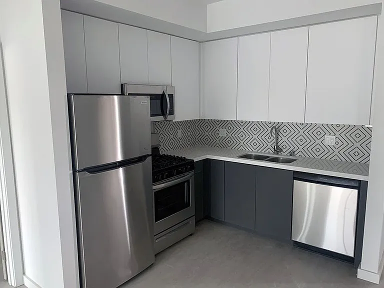 1612 Pleasant Ave #405 — Photo 2