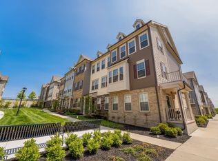 17 Braeburn Ct, Livingston, NJ 07039