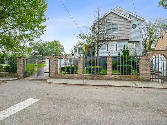 3rd image of 3102 Mullen Pl
