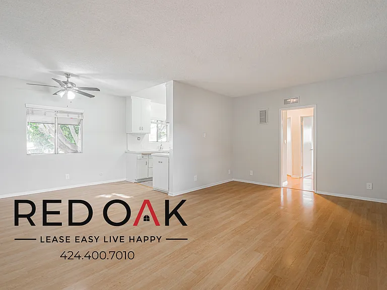 710 N Genesee Ave #10 — Photo 1
