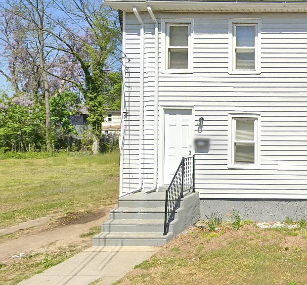 109 W Buck St — Photo 1