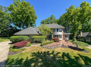 28011 Copper Creek Ln, Farmington Hills, MI 48331