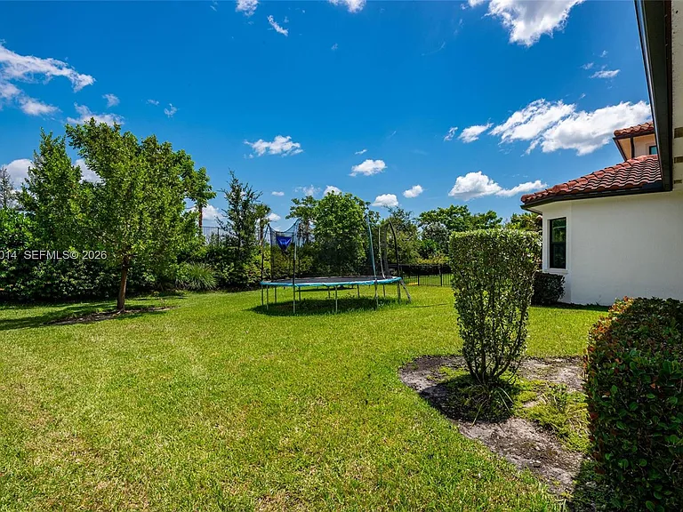 12835 Bayside Ct — Photo 37