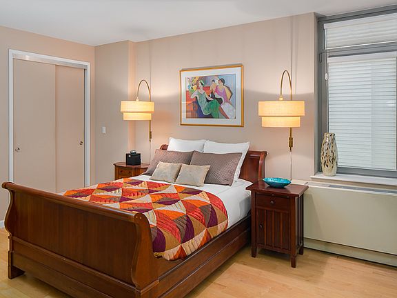 4th image of 224 W 18th St APT 3D