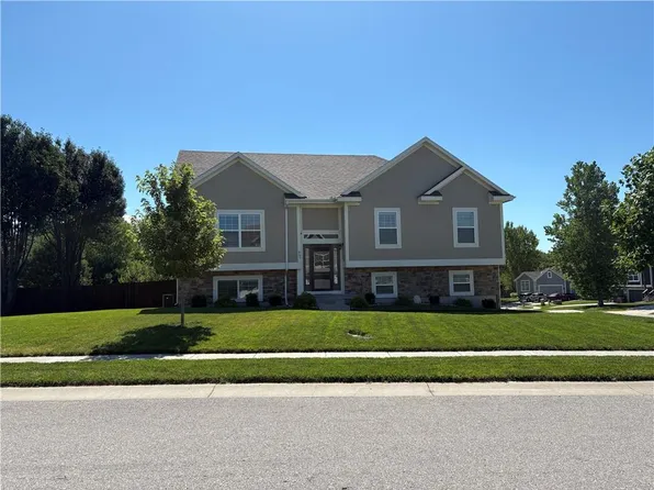 805 Cedar Ridge Dr, Raymore, MO 64083
