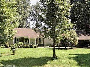 6756 Castleton Dr, Clemmons, NC 27012