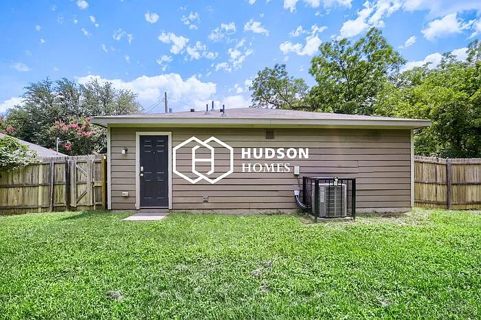 4919 Wellington St — Photo 12