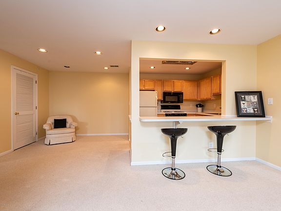 3rd image of 232 Wedgewood Cir
