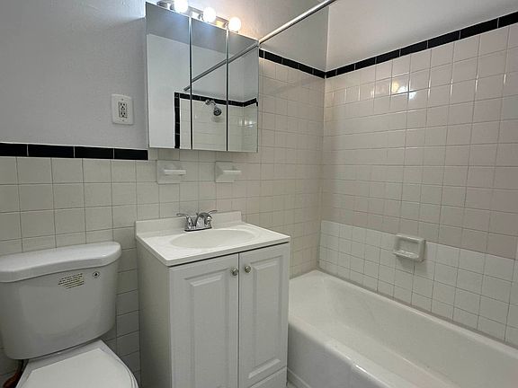 4th image of 11 E 32nd St APT 2D