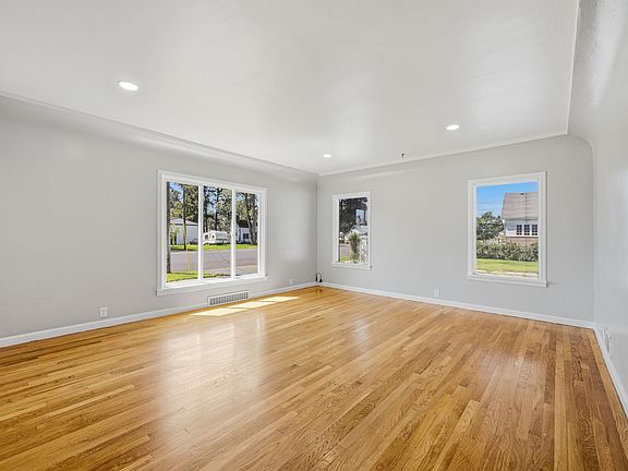 4th image of 306 W Steptoe Ave
