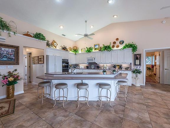 5th image of 948 Wittman Dr