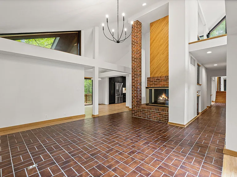 1424 Bradford Dr — Photo 8