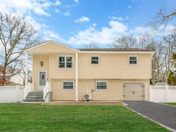 1663 Claas Avenue, Holbrook, NY 11741