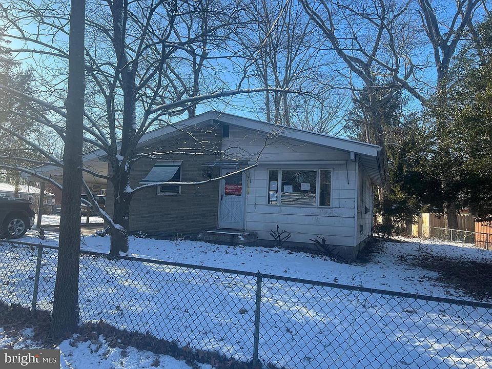 1st image of 601 E Lakeshore Dr