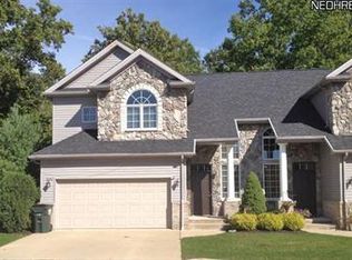 3276 Grey Village Dr, Akron, OH 44319