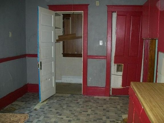 5th image of 3338 Fremont Ave N