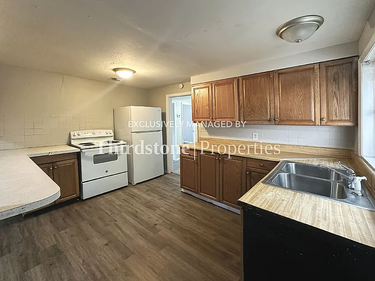 6965 Lorain St — Photo 6