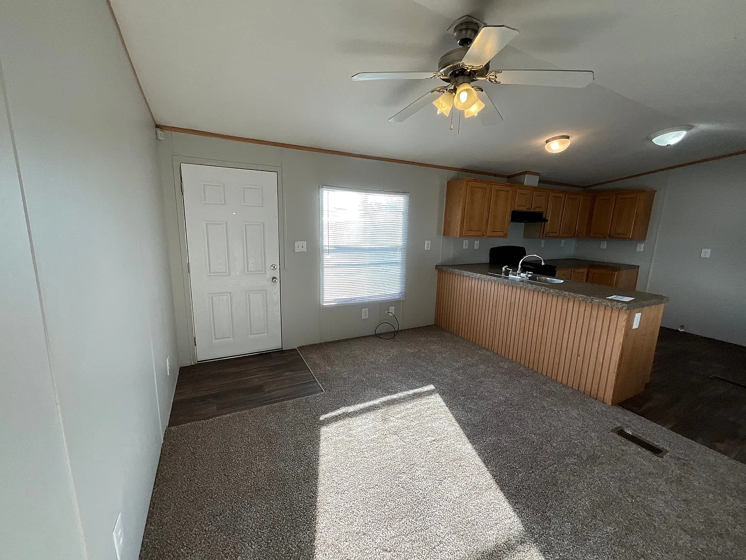 3 bed, 2.5 bath, 1216 sqft, $1,100 — Photo 2