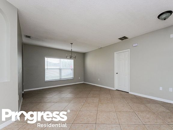 4th image of 212 Churchill Ct