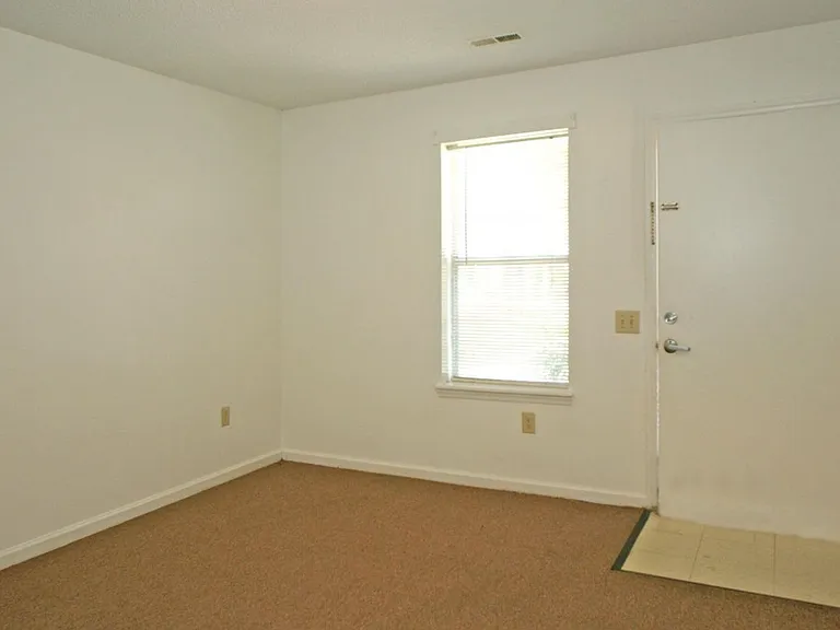Conway Park Apartments — Photo 15