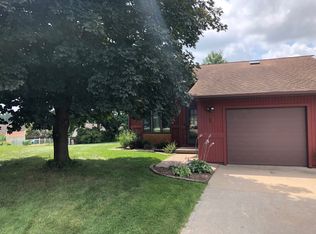 7 S Ridge Ct, Coralville, IA 52241