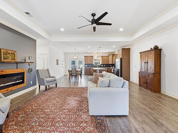 3rd image of 114 S Bethlehem Rd