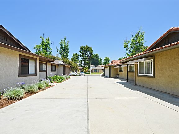 5th image of 2616 Sycamore Dr
