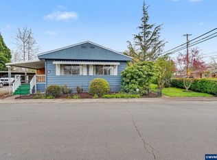 1418 Pine St NE #A, Silverton, OR