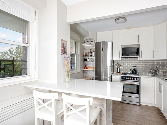 2nd image of 5700 Arlington Ave APT 1L