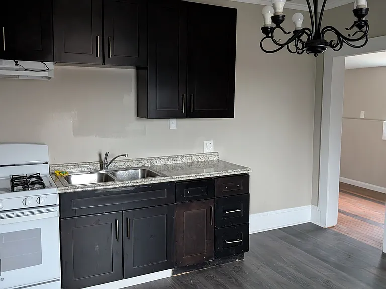 25 Montgomery St #A — Photo 6