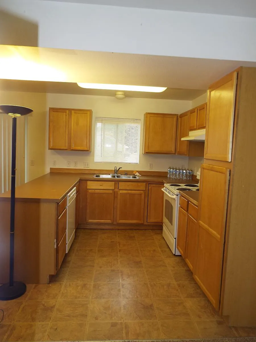 Kitchen - 239 Friendly St