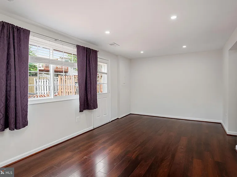 6324 Lightburn Ct — Photo 8