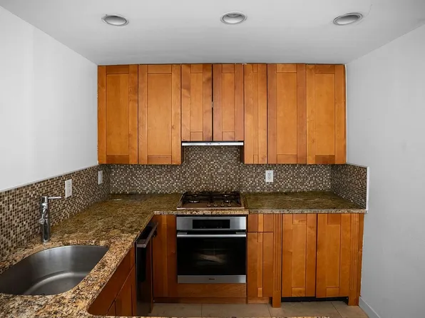 200 W 20th St APT 902, New York, NY 10011