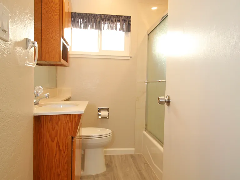 1358 Henderson Ln — Photo 6
