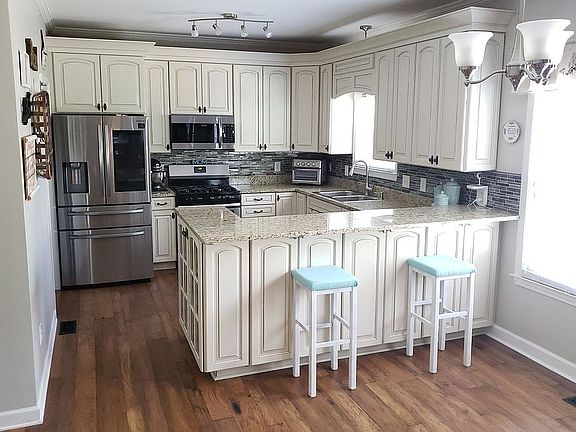 2nd image of 1511 Beaufort Pl