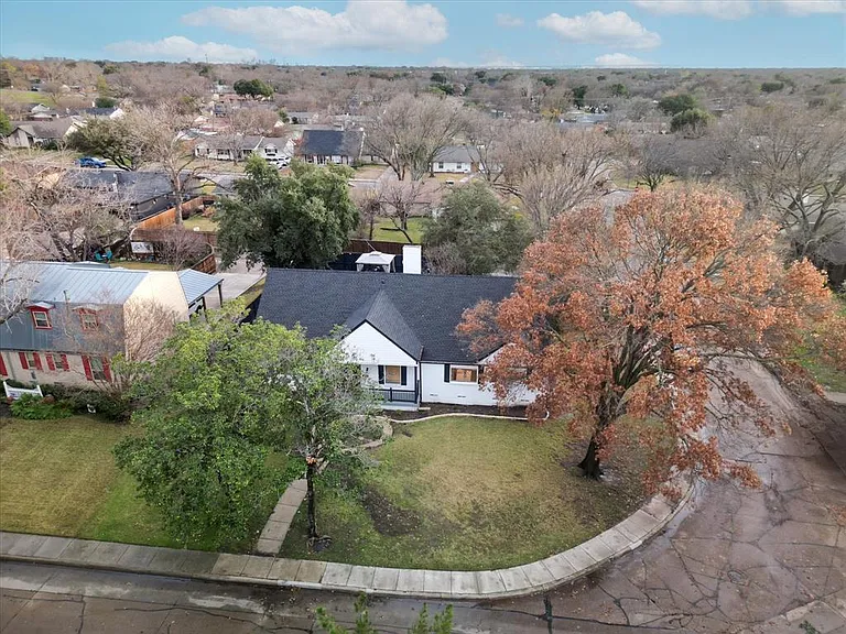3608 Courtdale Dr — Photo 36