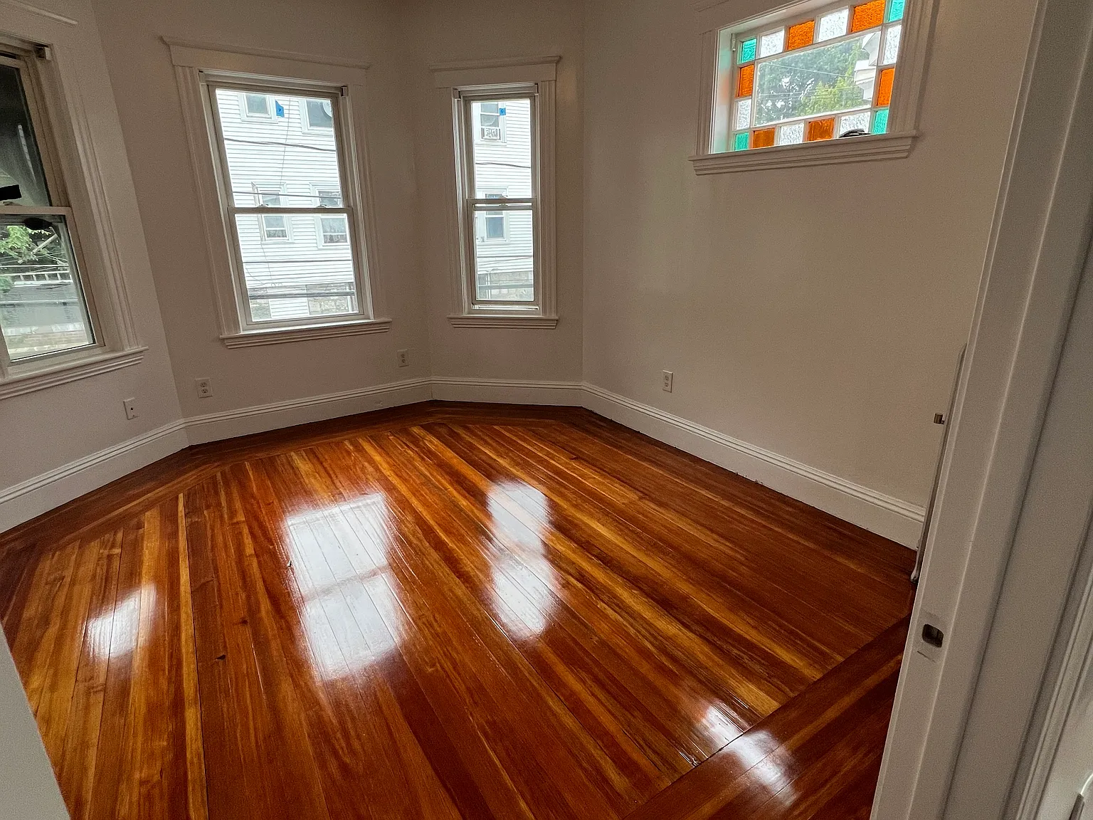 3 bed, 1100 sqft, $2,850 — Photo 3