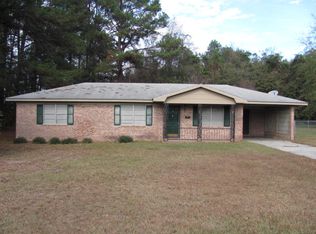 8 Lakeside Dr, Hazlehurst, GA 31539