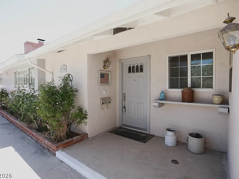 2725 Colanthe Ave — Photo 7