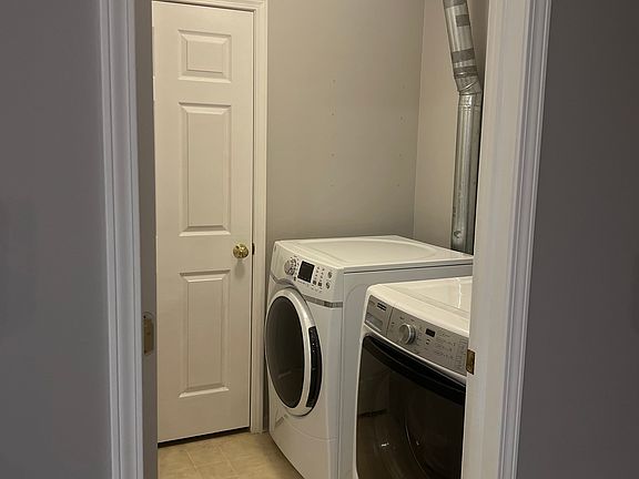 3rd image of 17201 Addington Dr